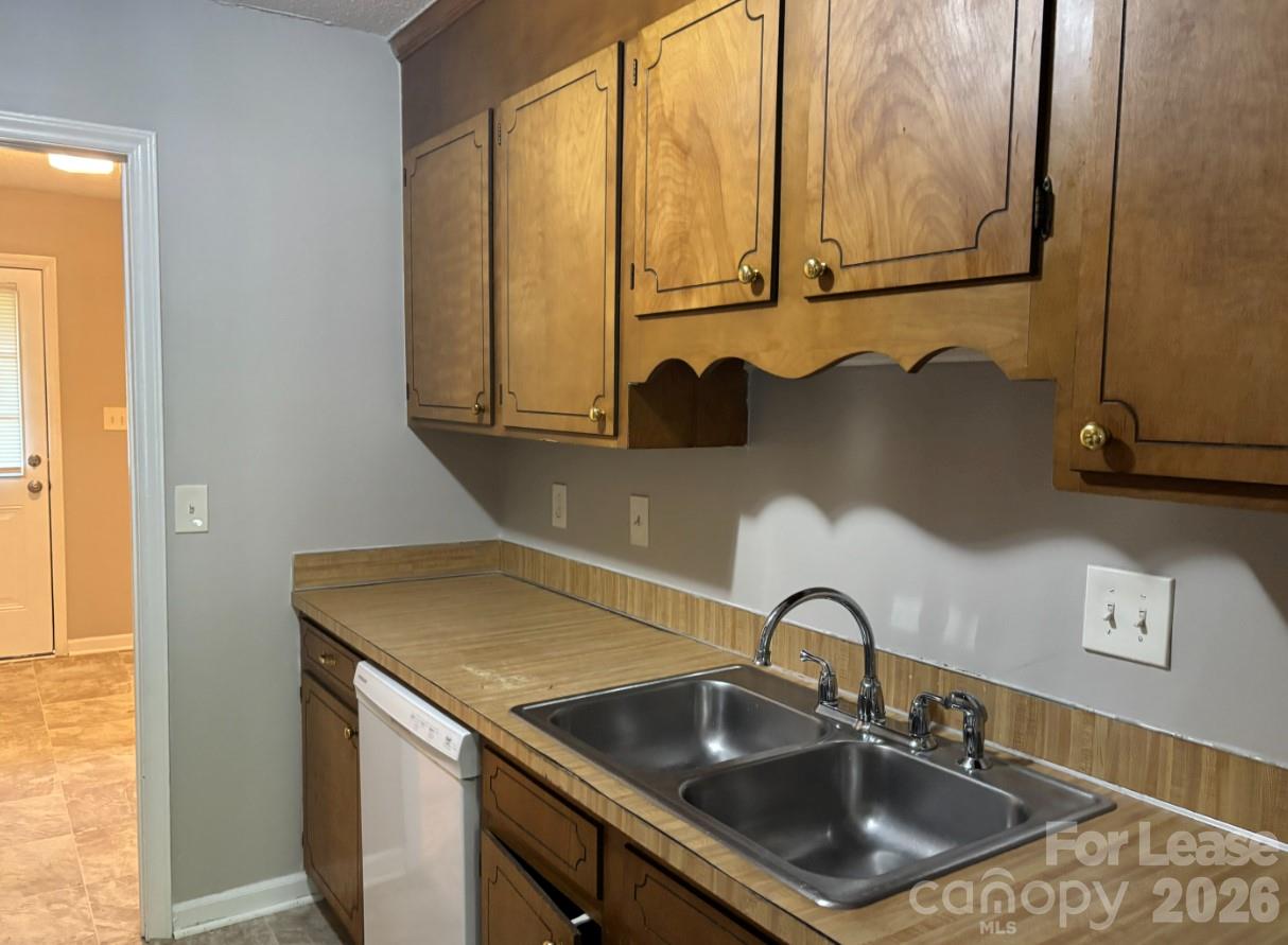 3633 Driftwood Drive Charlotte NC 28205