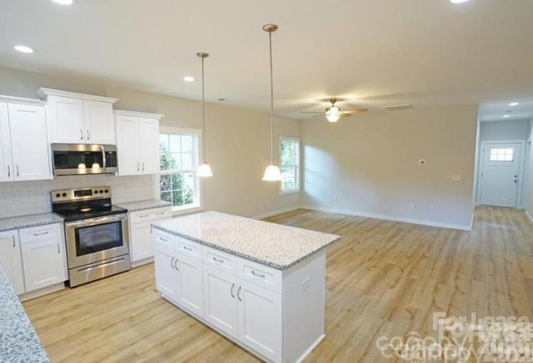 817 W Davidson Avenue Gastonia NC 28052
