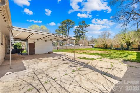 4033 Woodgreen Terrace Charlotte NC 28205