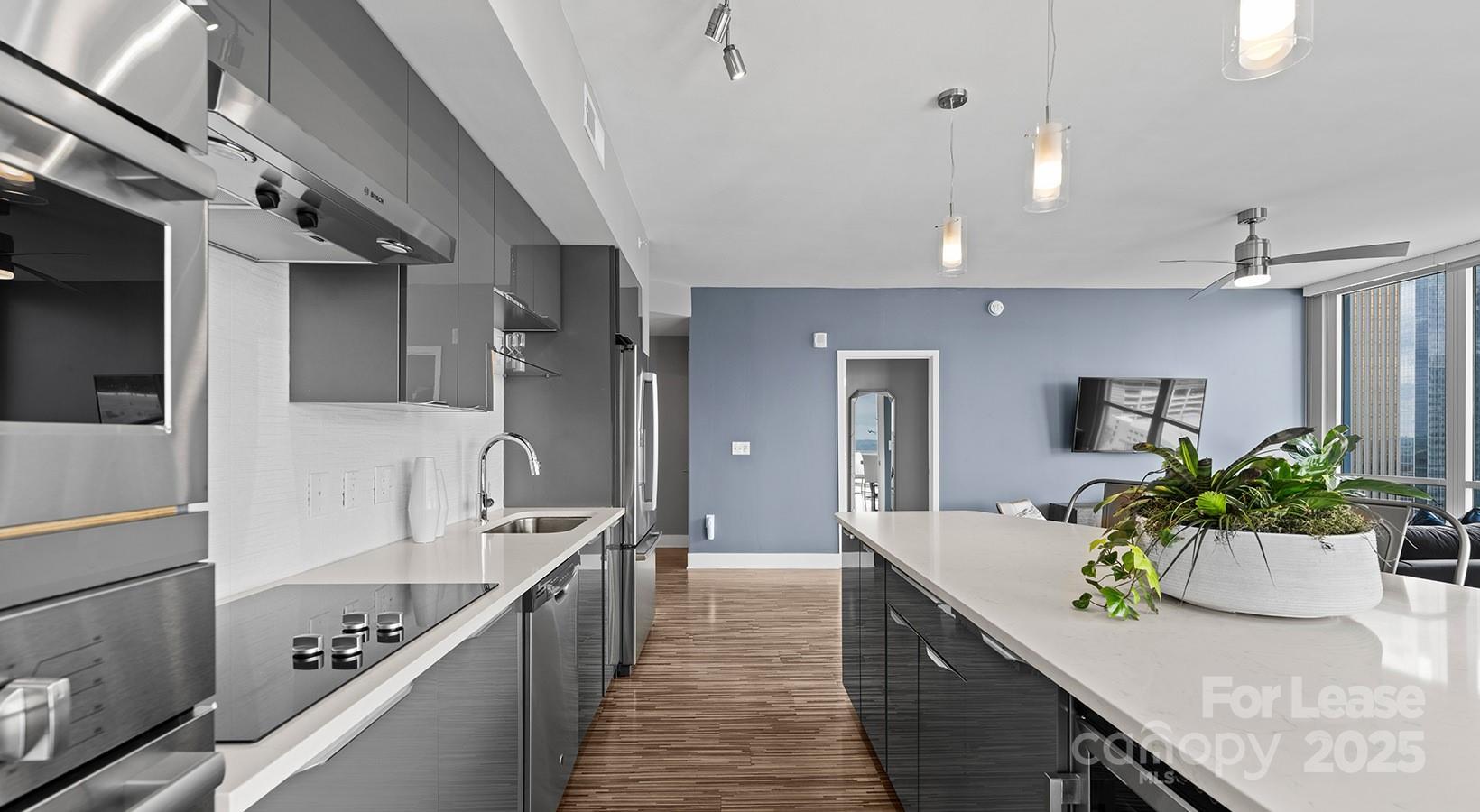 225 S Poplar Street Charlotte NC 28202