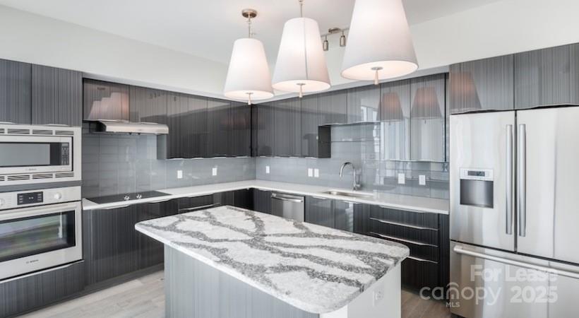 225 S Poplar Street Charlotte NC 28202