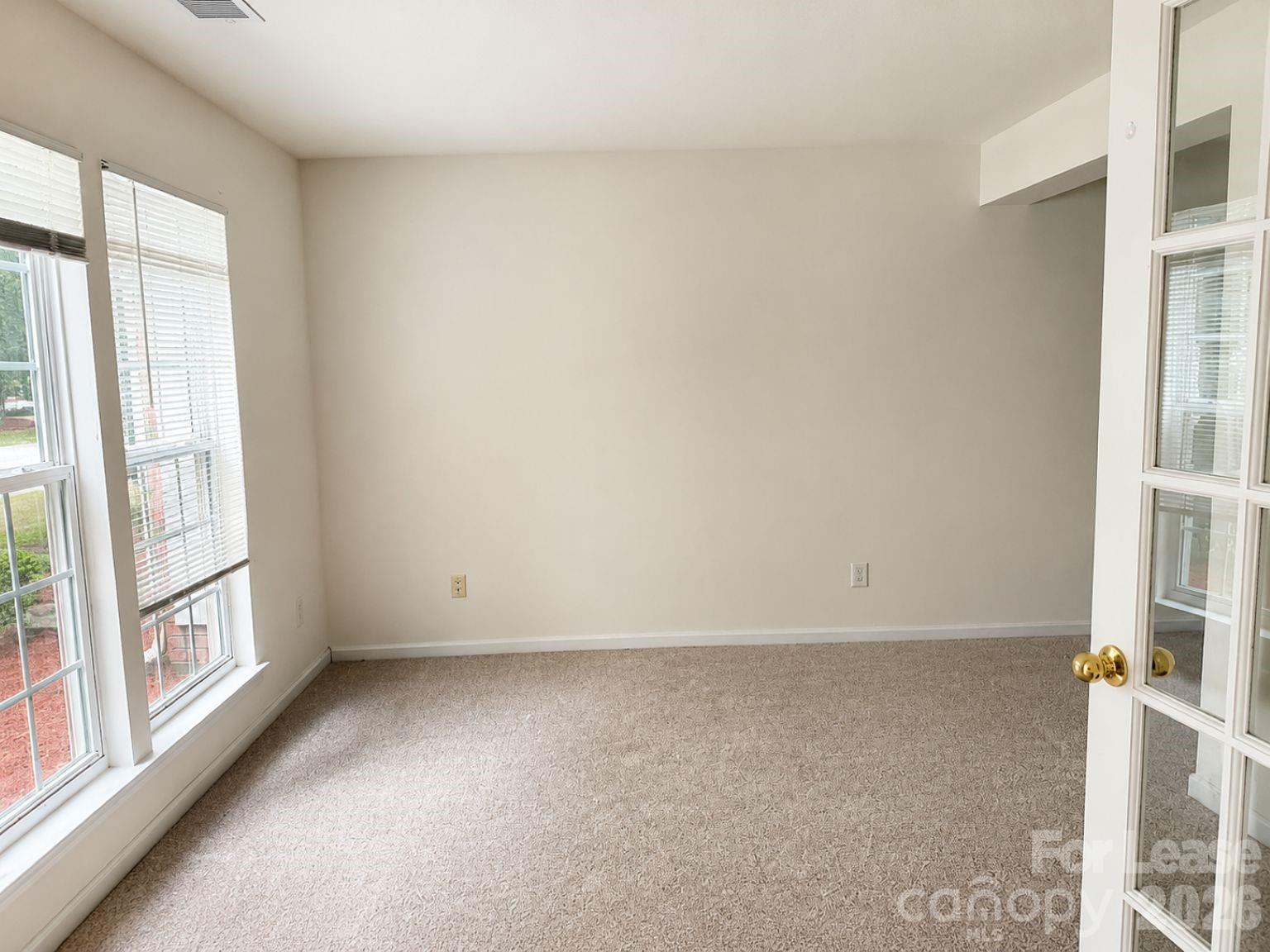 913 Tiger Lane Charlotte NC 28262