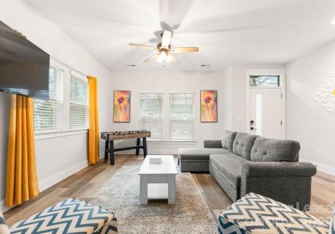 648 W End Drive Charlotte NC 28208
