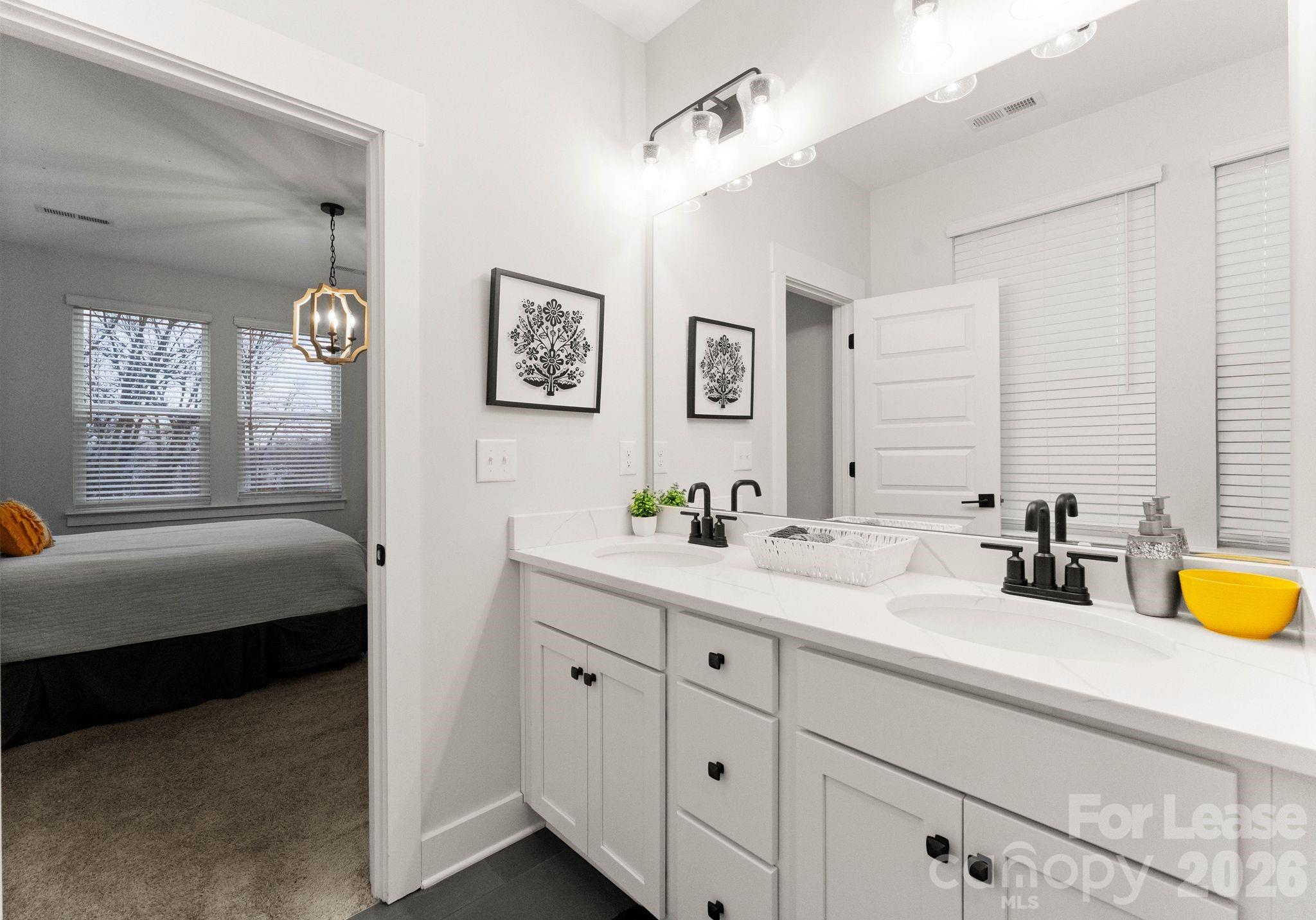648 W End Drive Charlotte NC 28208