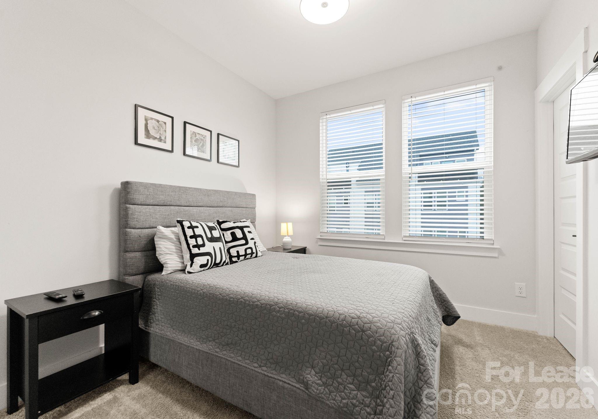 648 W End Drive Charlotte NC 28208