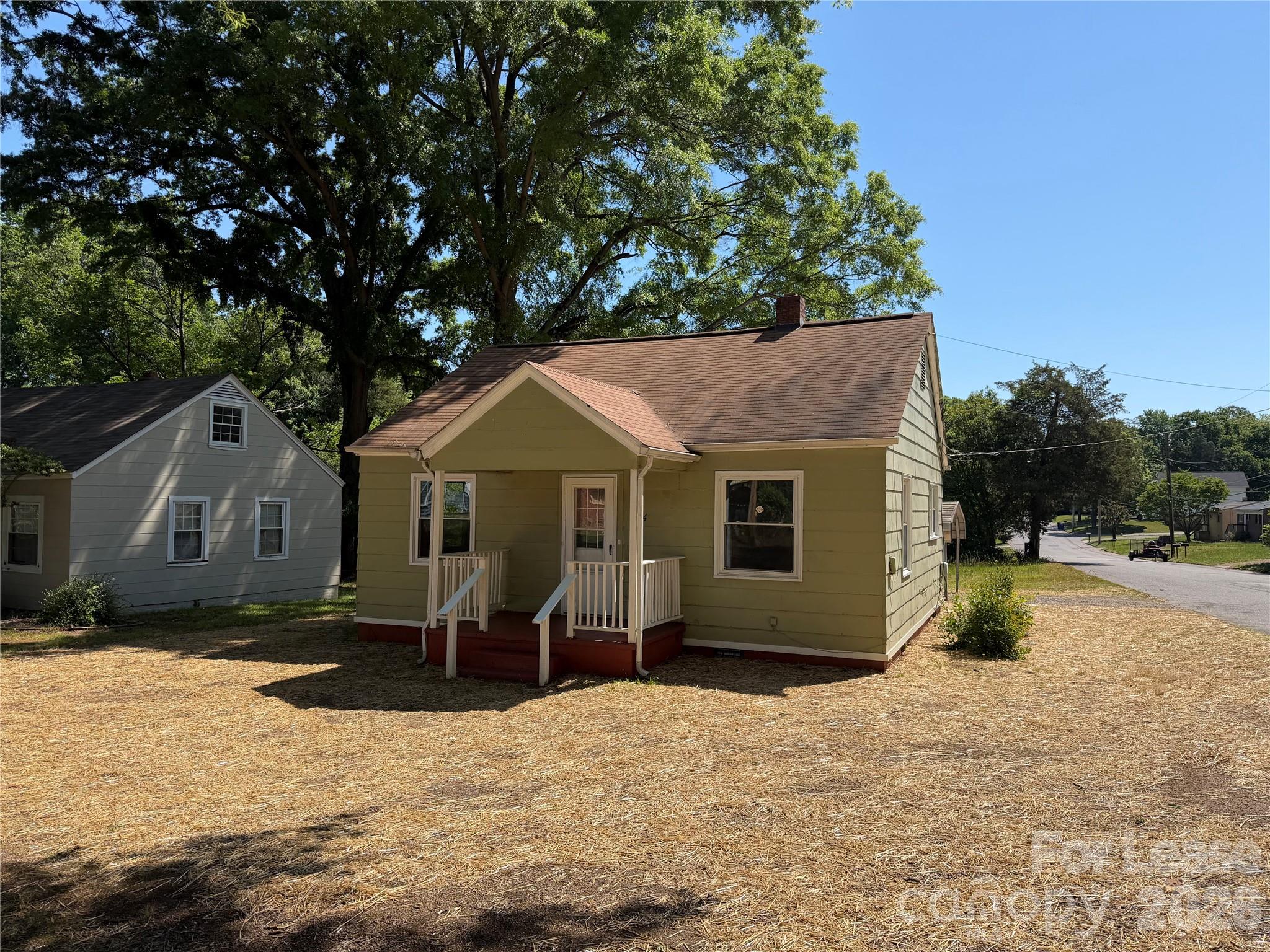 704 N Miller Avenue Statesville NC 28677