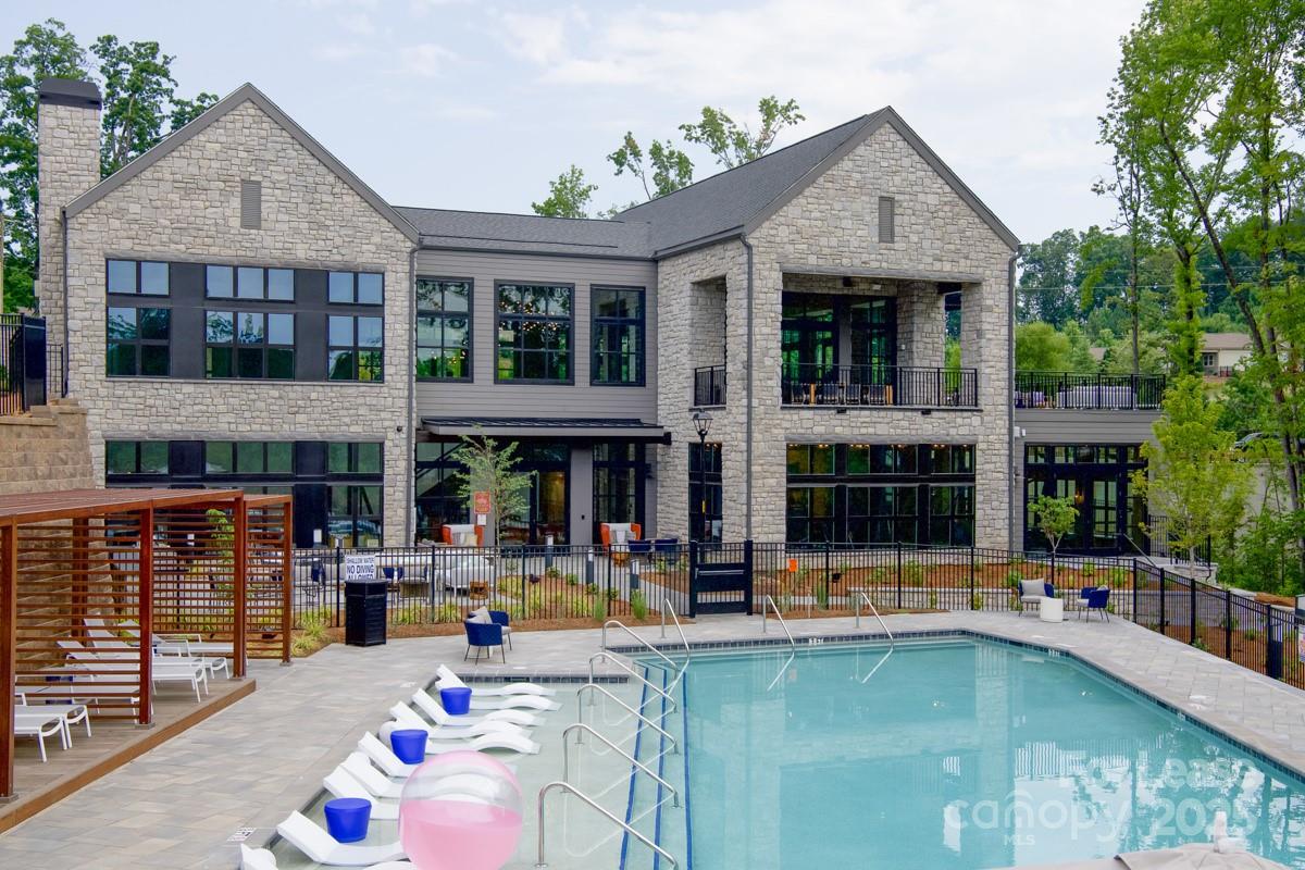 9132 Senator Royall Drive Charlotte NC 28262