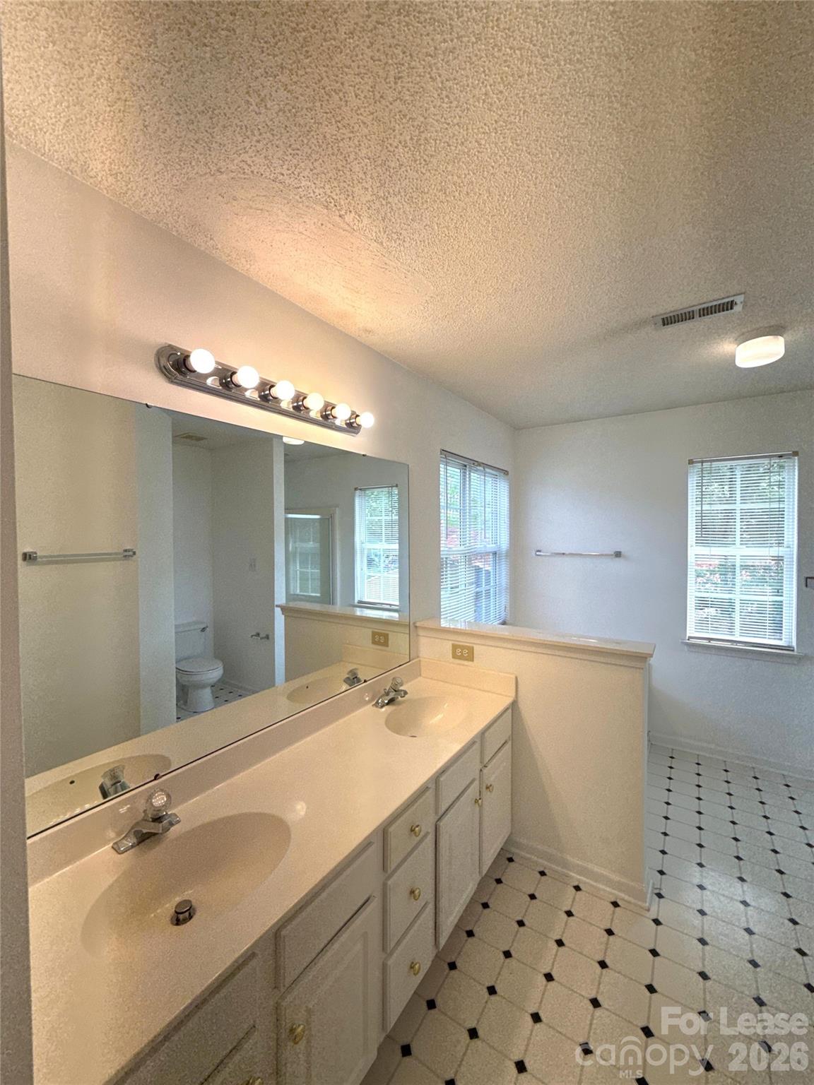 10218 Ridgewell Court Charlotte NC 28215