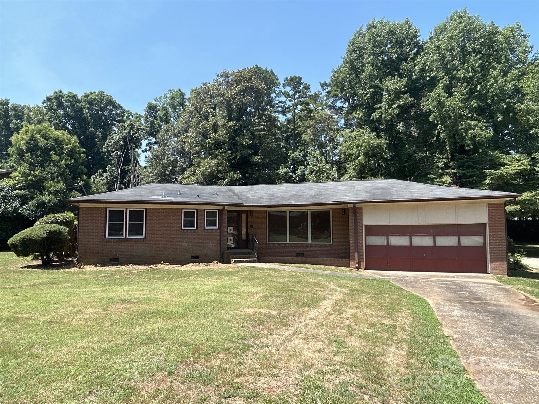 5933 Crestwood Drive Charlotte NC 28216