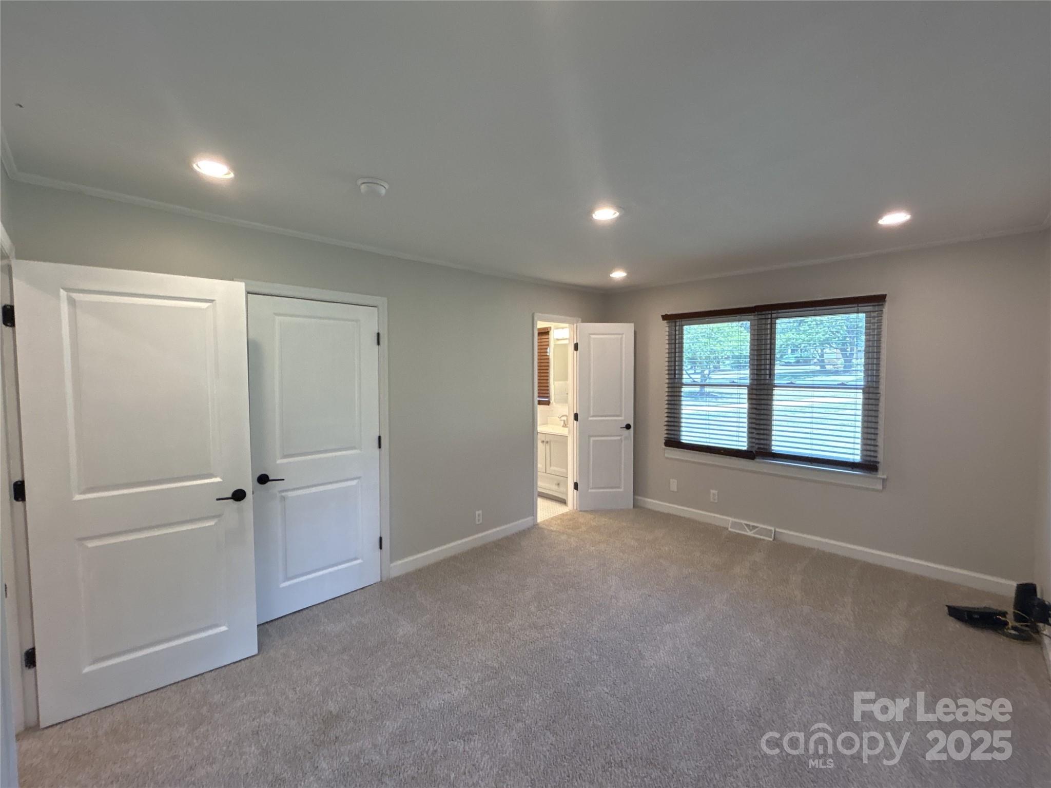 5933 Crestwood Drive Charlotte NC 28216