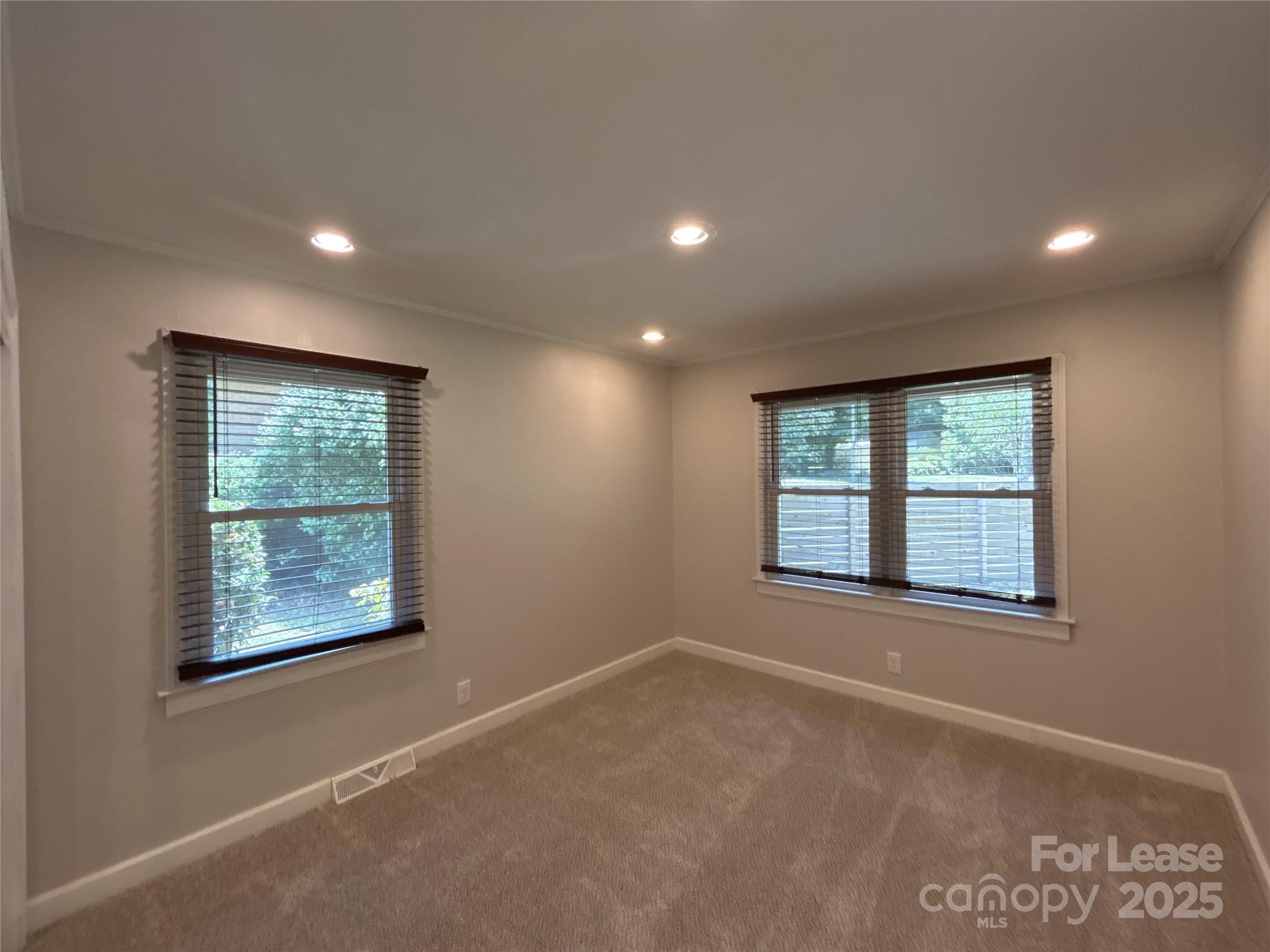 5933 Crestwood Drive Charlotte NC 28216