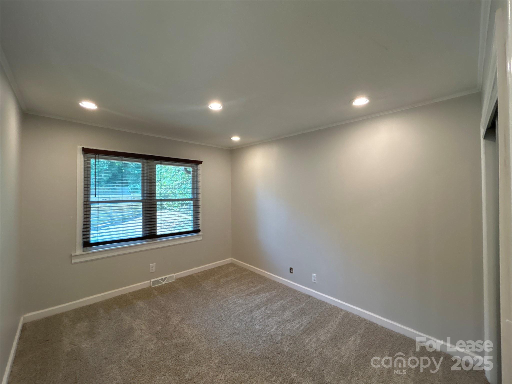 5933 Crestwood Drive Charlotte NC 28216