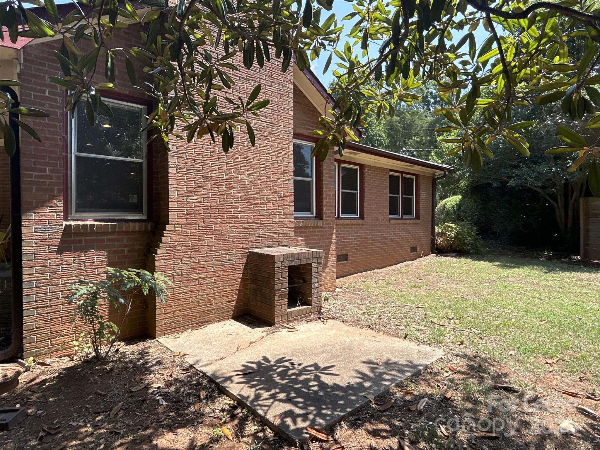 5933 Crestwood Drive Charlotte NC 28216