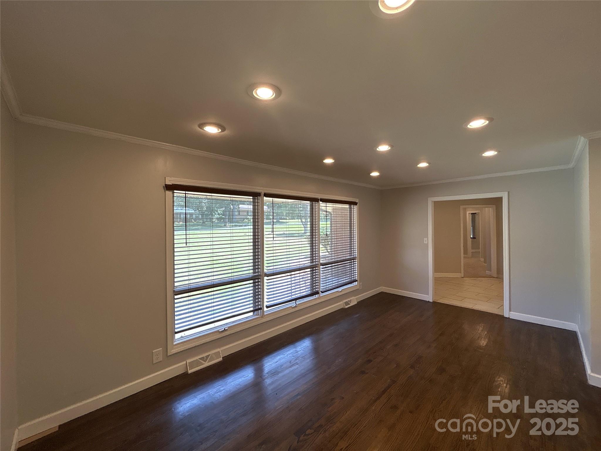 5933 Crestwood Drive Charlotte NC 28216
