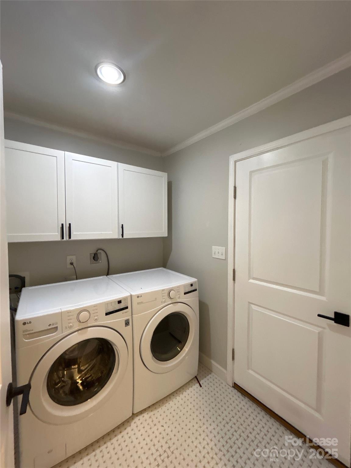 5933 Crestwood Drive Charlotte NC 28216
