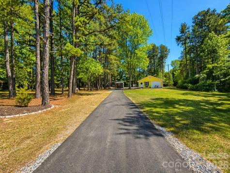 2736 Miranda Road Charlotte NC 28216