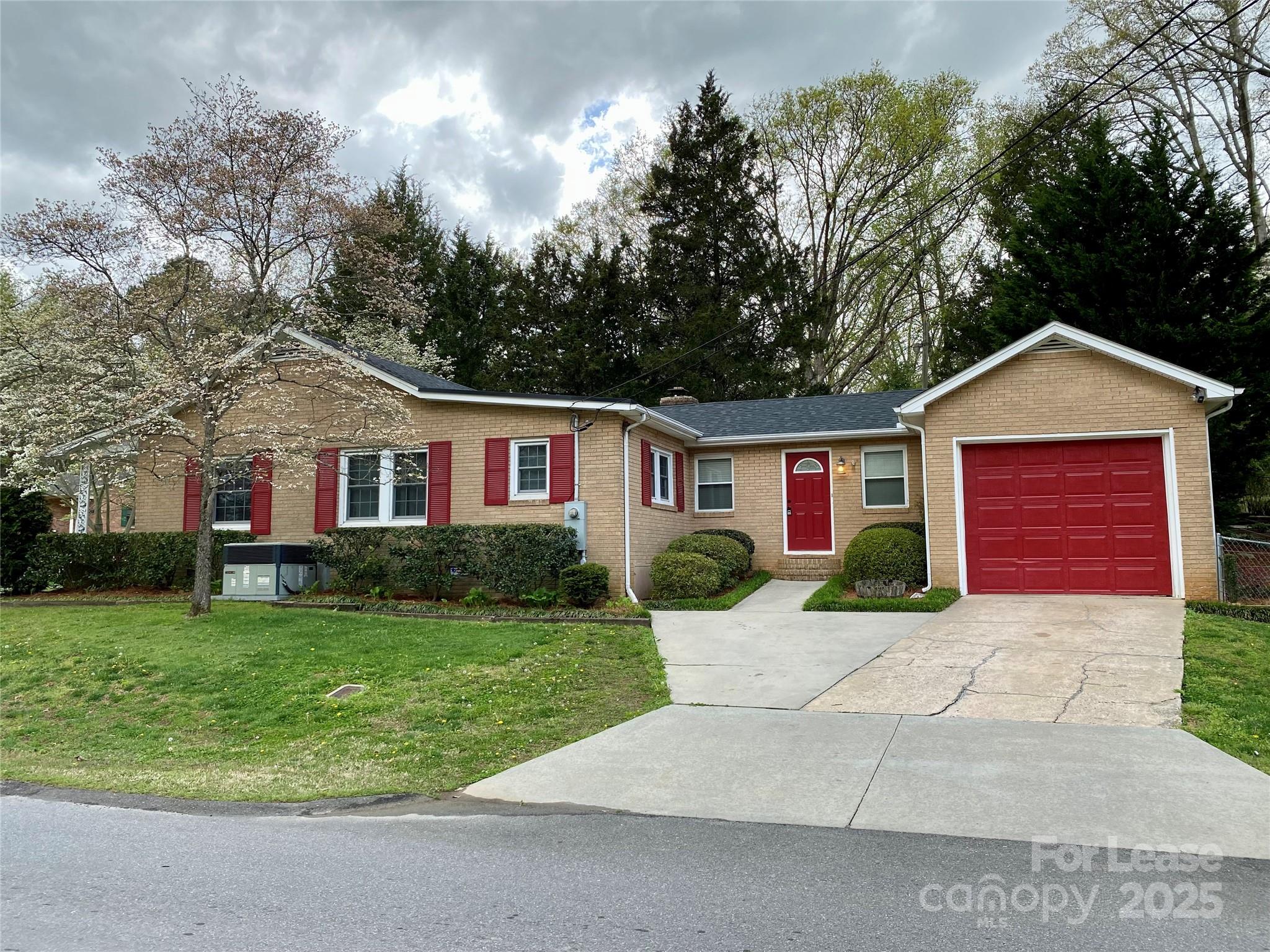 1402 W Mauney Avenue Gastonia NC 28052