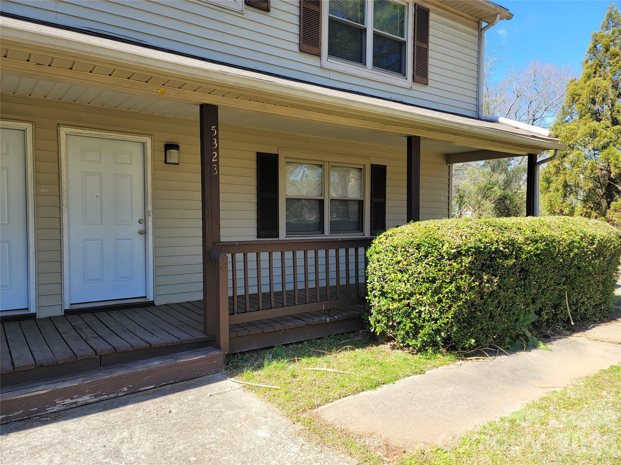 5323 Chestnut Lake Drive Charlotte NC 28227