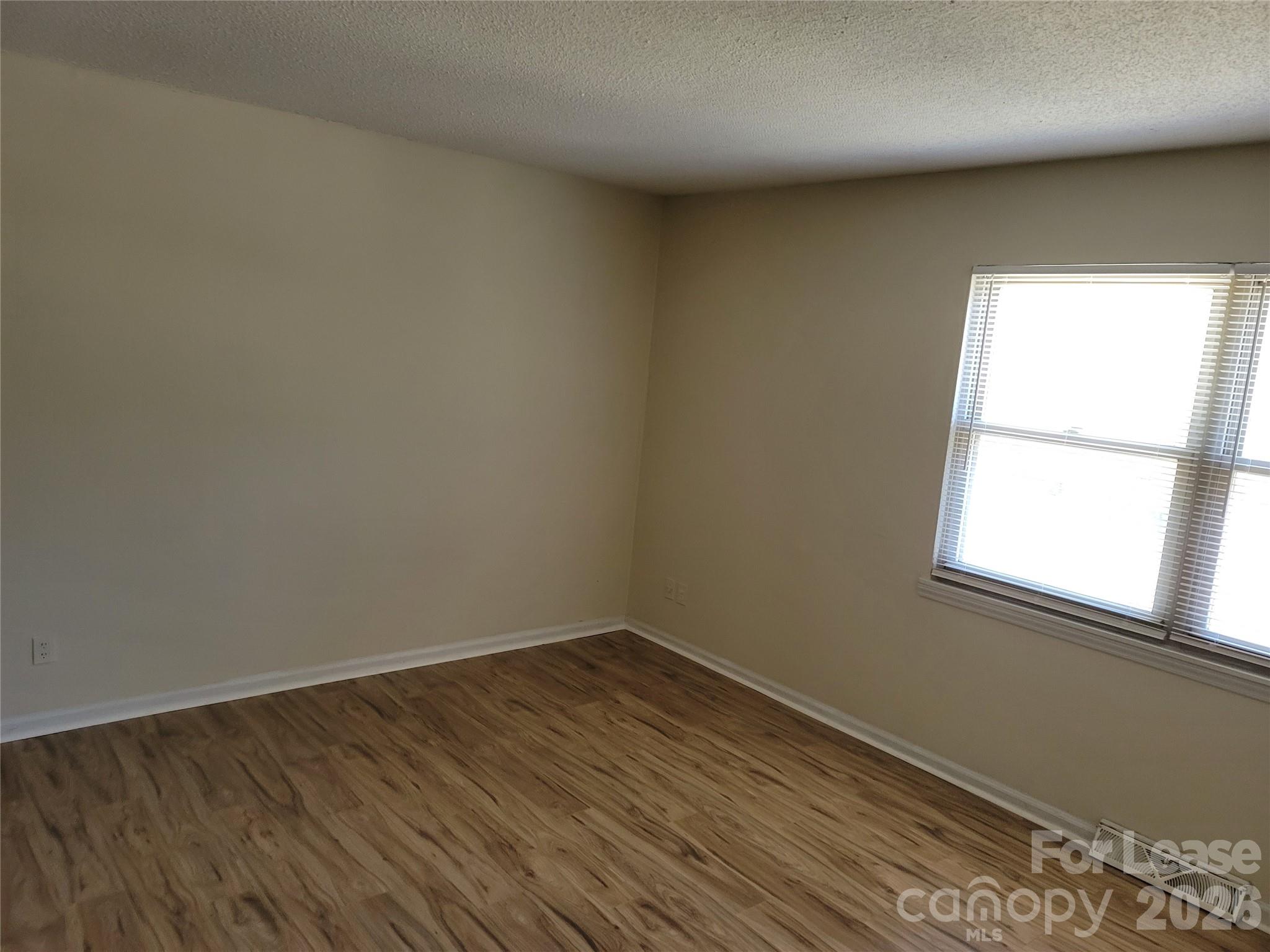 5323 Chestnut Lake Drive Charlotte NC 28227