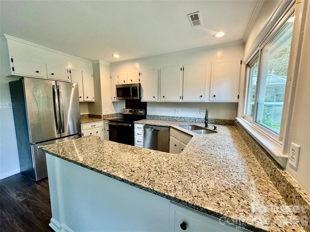 2423 Emstead Court Charlotte NC 28210