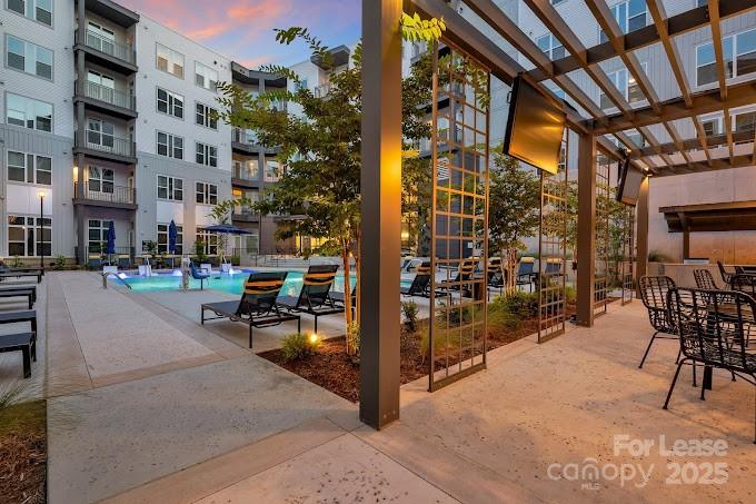 2020 W Morehead Street Charlotte NC 28208