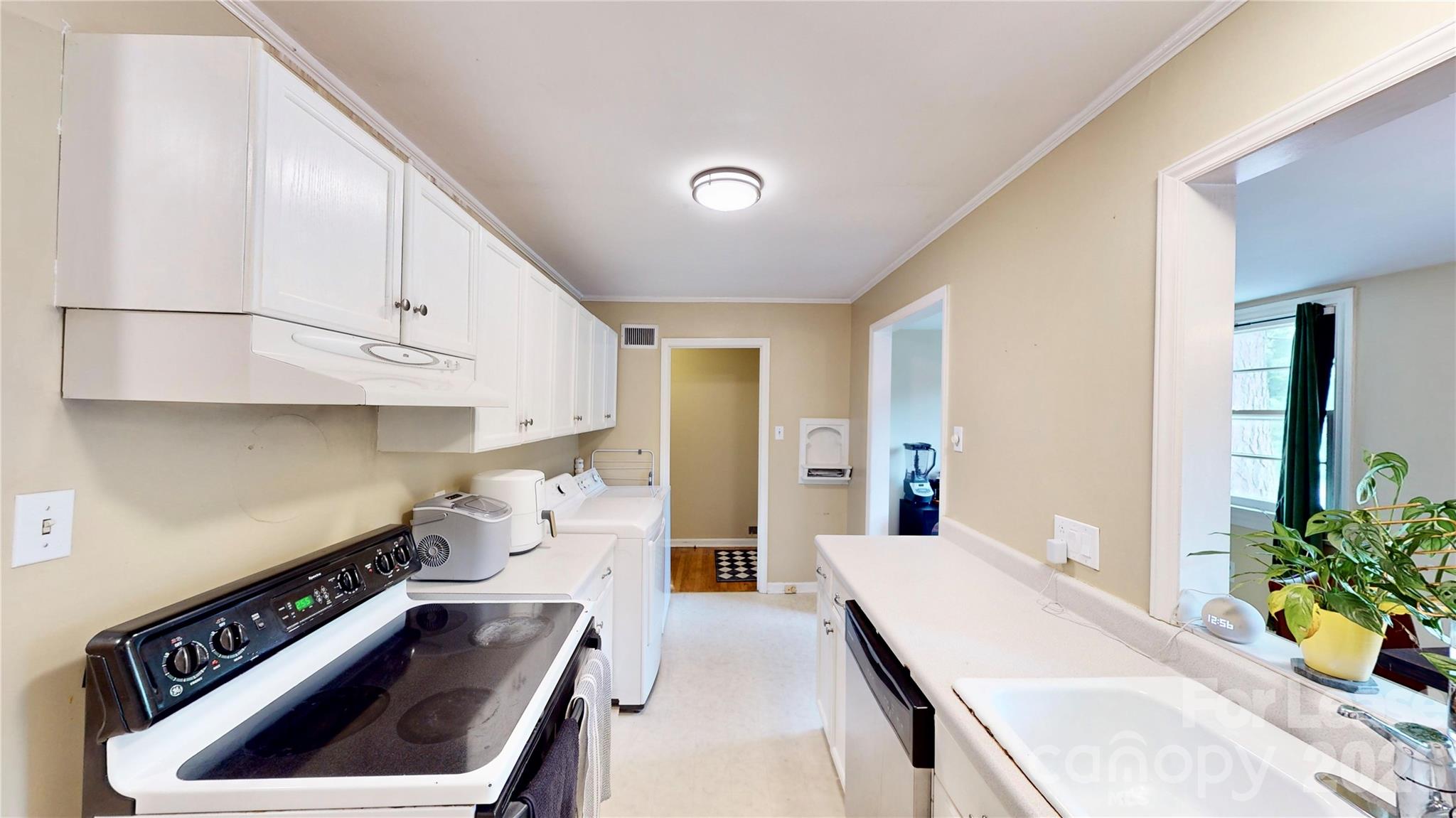 1136 E Woodlawn Road Charlotte NC 28209