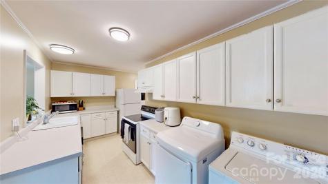 1136 E Woodlawn Road Charlotte NC 28209