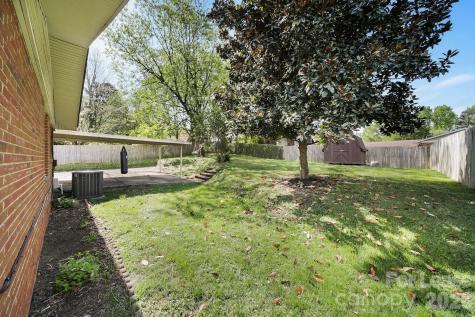 1424 Standish Place Charlotte NC 28216