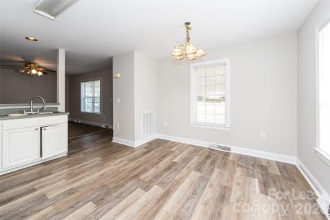 814 King Arthur Drive Gastonia NC 28056