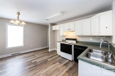 814 King Arthur Drive Gastonia NC 28056