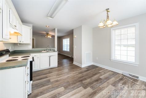 814 King Arthur Drive Gastonia NC 28056