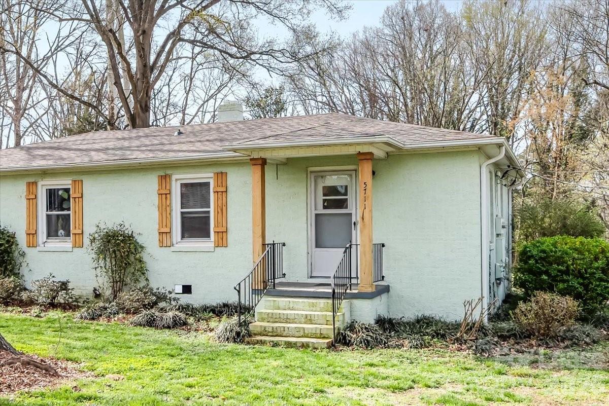 5711 Oak Drive Charlotte NC 28216