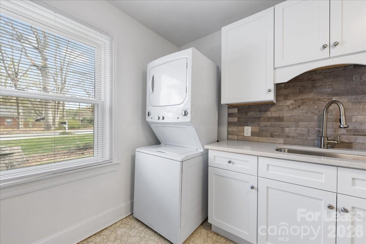 5711 Oak Drive Charlotte NC 28216