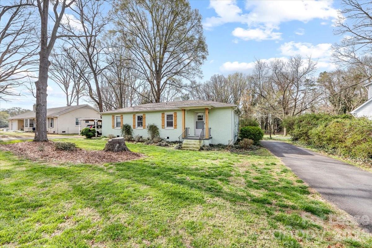 5711 Oak Drive Charlotte NC 28216
