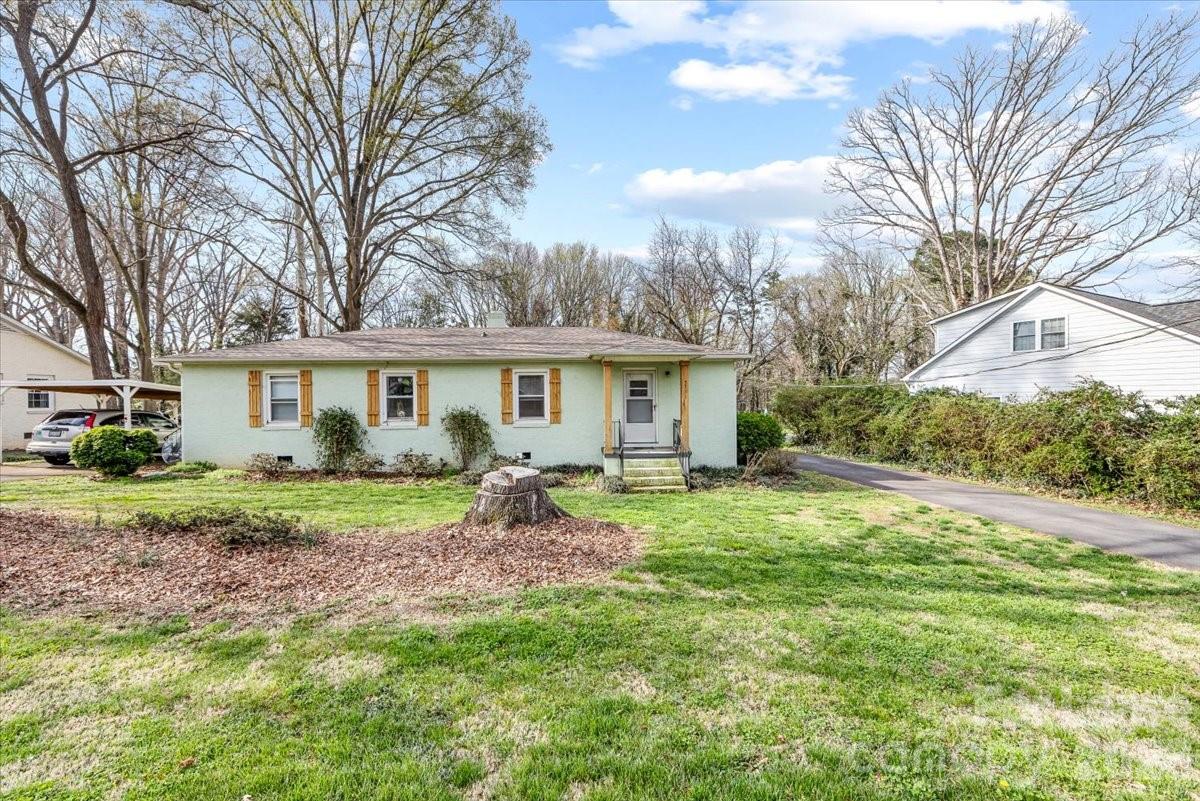 5711 Oak Drive Charlotte NC 28216