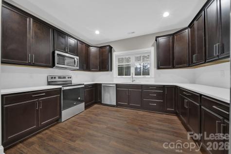 10615 Forest Drive Matthews NC 28105