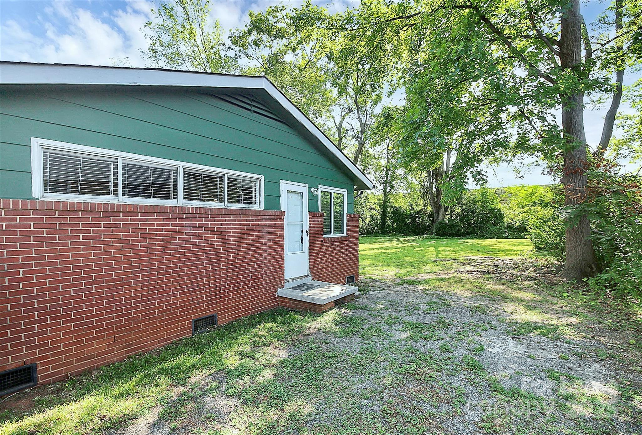2244 English Drive Charlotte NC 28216