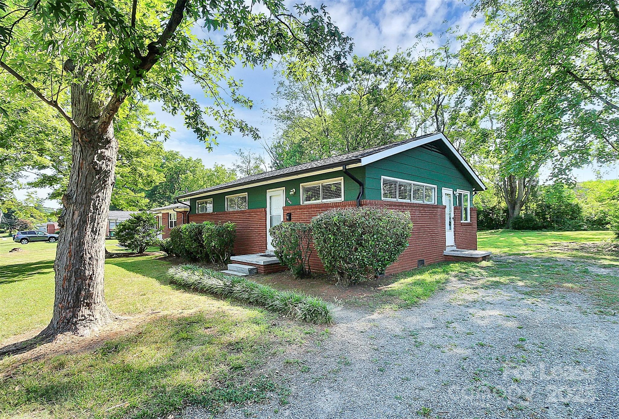 2244 English Drive Charlotte NC 28216