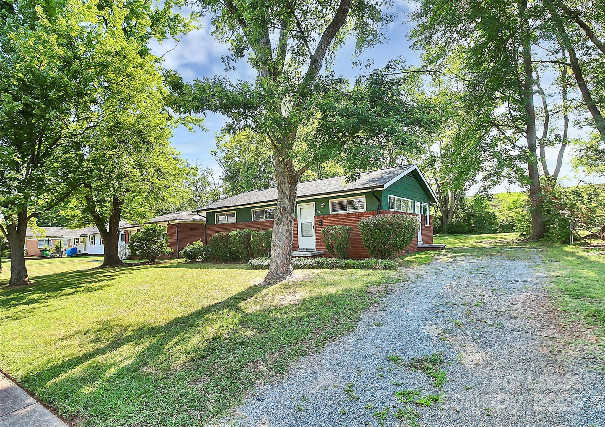 2244 English Drive Charlotte NC 28216