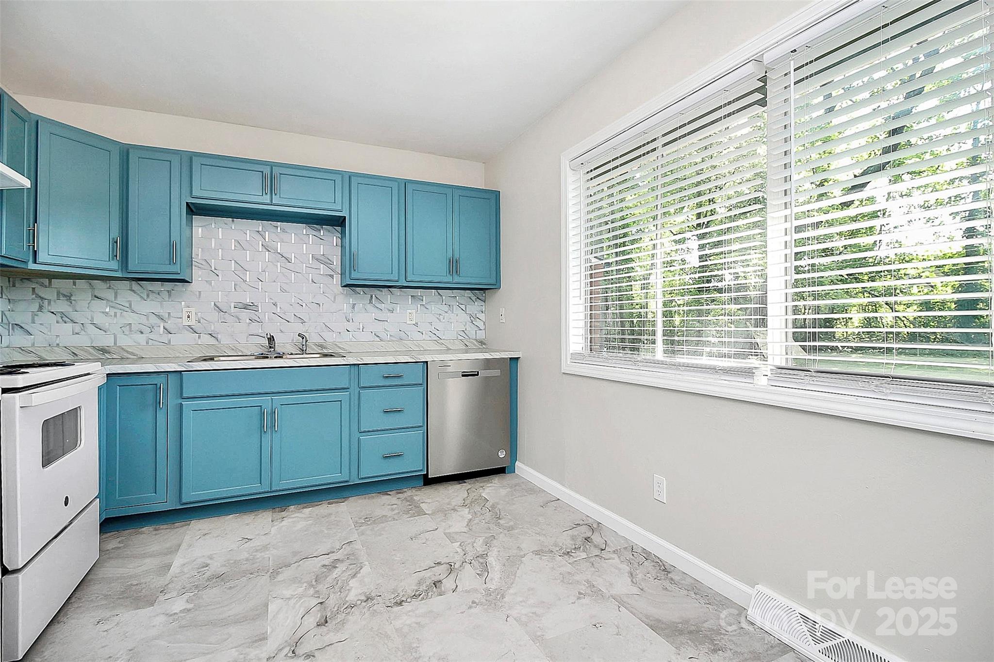 2244 English Drive Charlotte NC 28216
