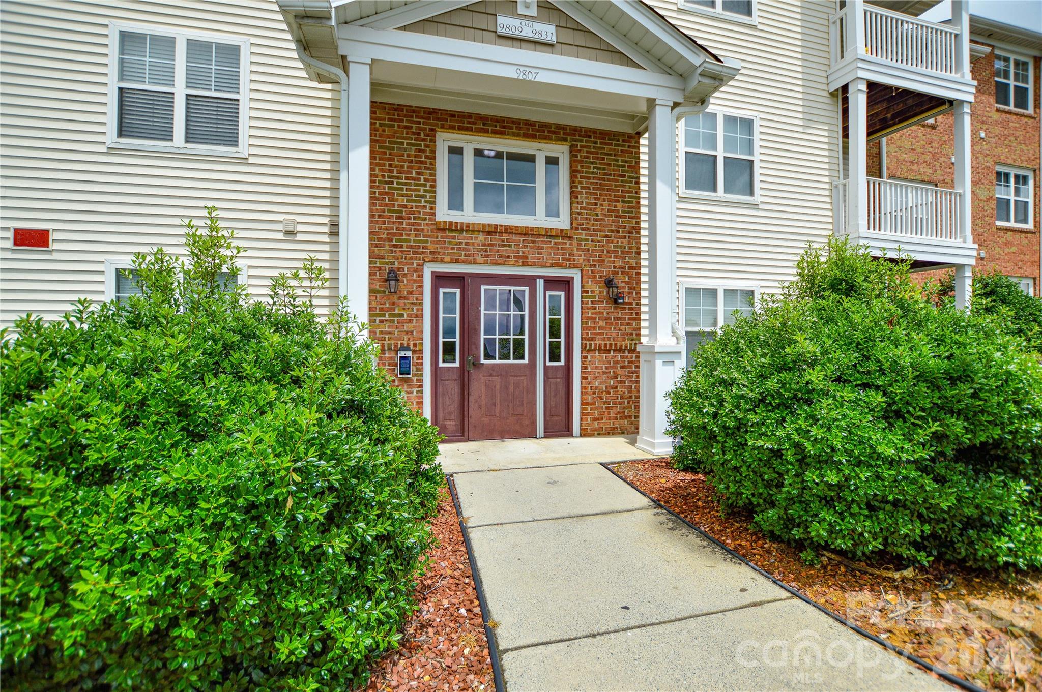 9823 Hyde Glen Court Charlotte NC 28262