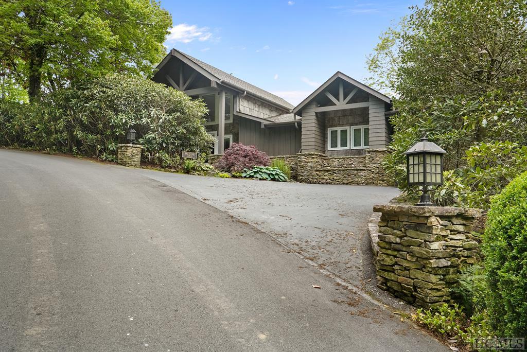 NC Homes for Sale in Wildcat Cliffs Country Club Silver Creek Real Estate Group