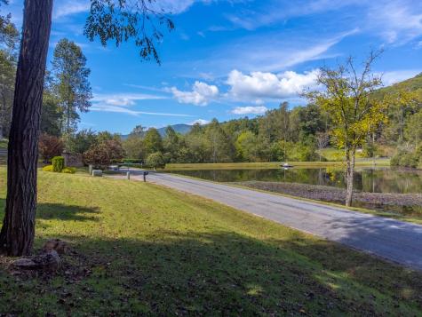 25 Black Oak Hayesville NC 28904