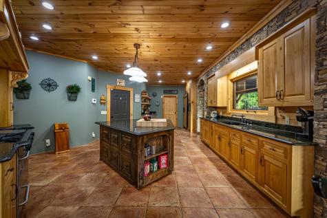 2007 Pine Log Church Road Brasstown NC 28902