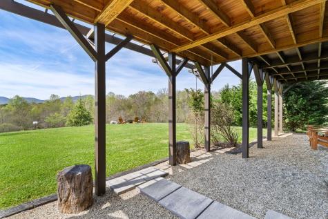 69 Lyndhurst Lane Young Harris GA 30582