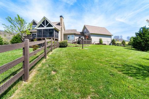 69 Lyndhurst Lane Young Harris GA 30582