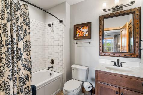 69 Lyndhurst Lane Young Harris GA 30582