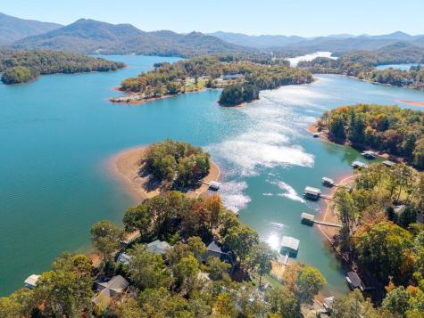 1370 Heathers Cove Circle Hiawassee GA 30546