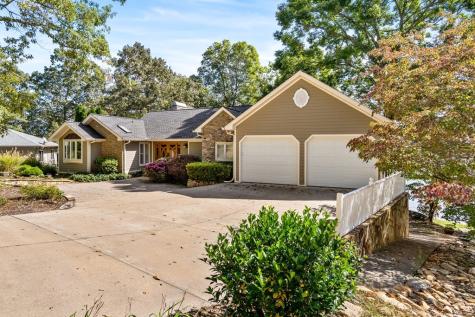 1370 Heathers Cove Circle Hiawassee GA 30546