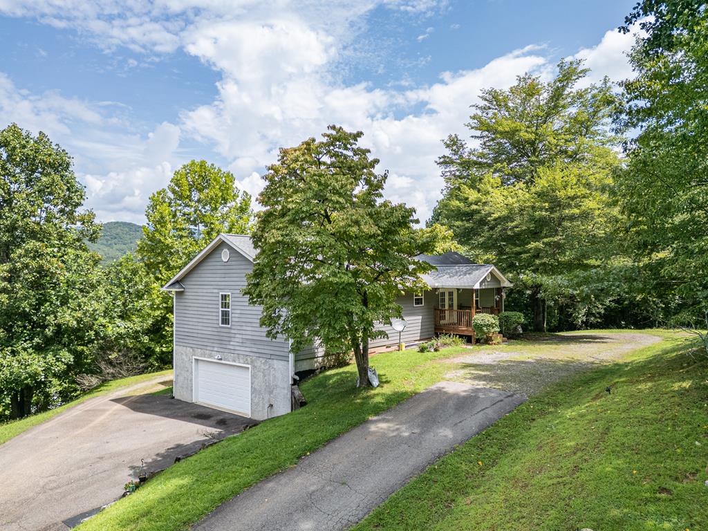 208 Oak Forest Circle Hayesville NC 28904